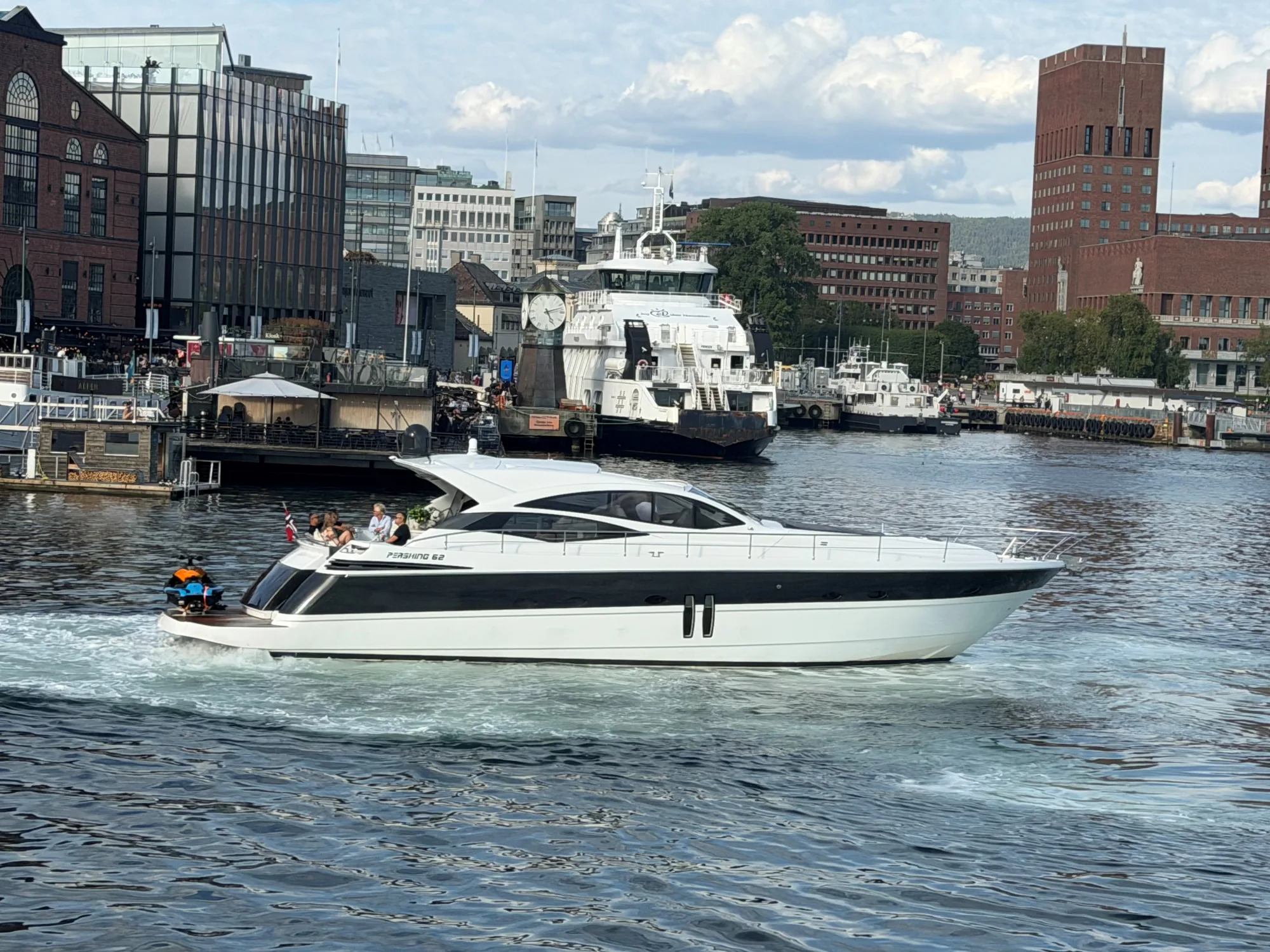 Pershing 62