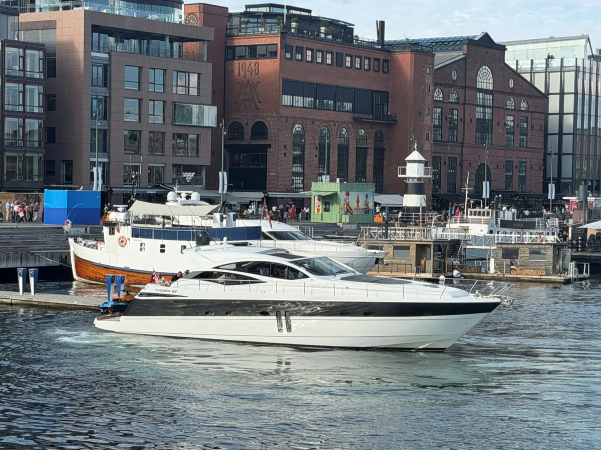 Pershing 62